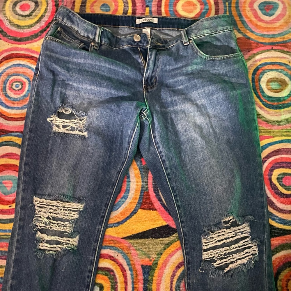 Never worn vintage jeans their supposed to fit a over sized